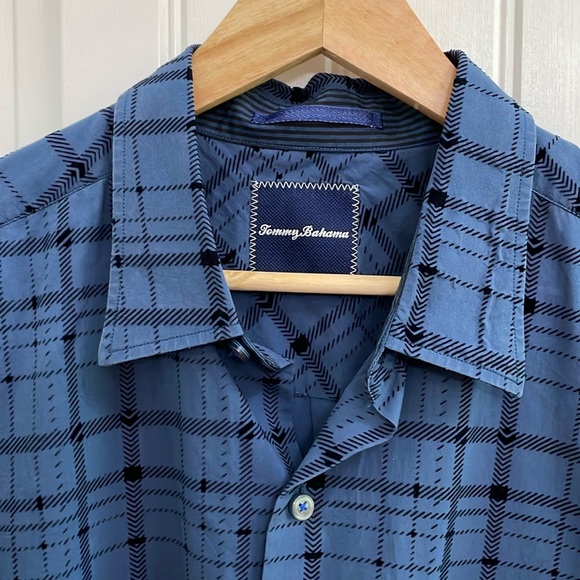 Men’s TOMMY BAHAMA navy button down shirt.  L - Picture 2 of 5